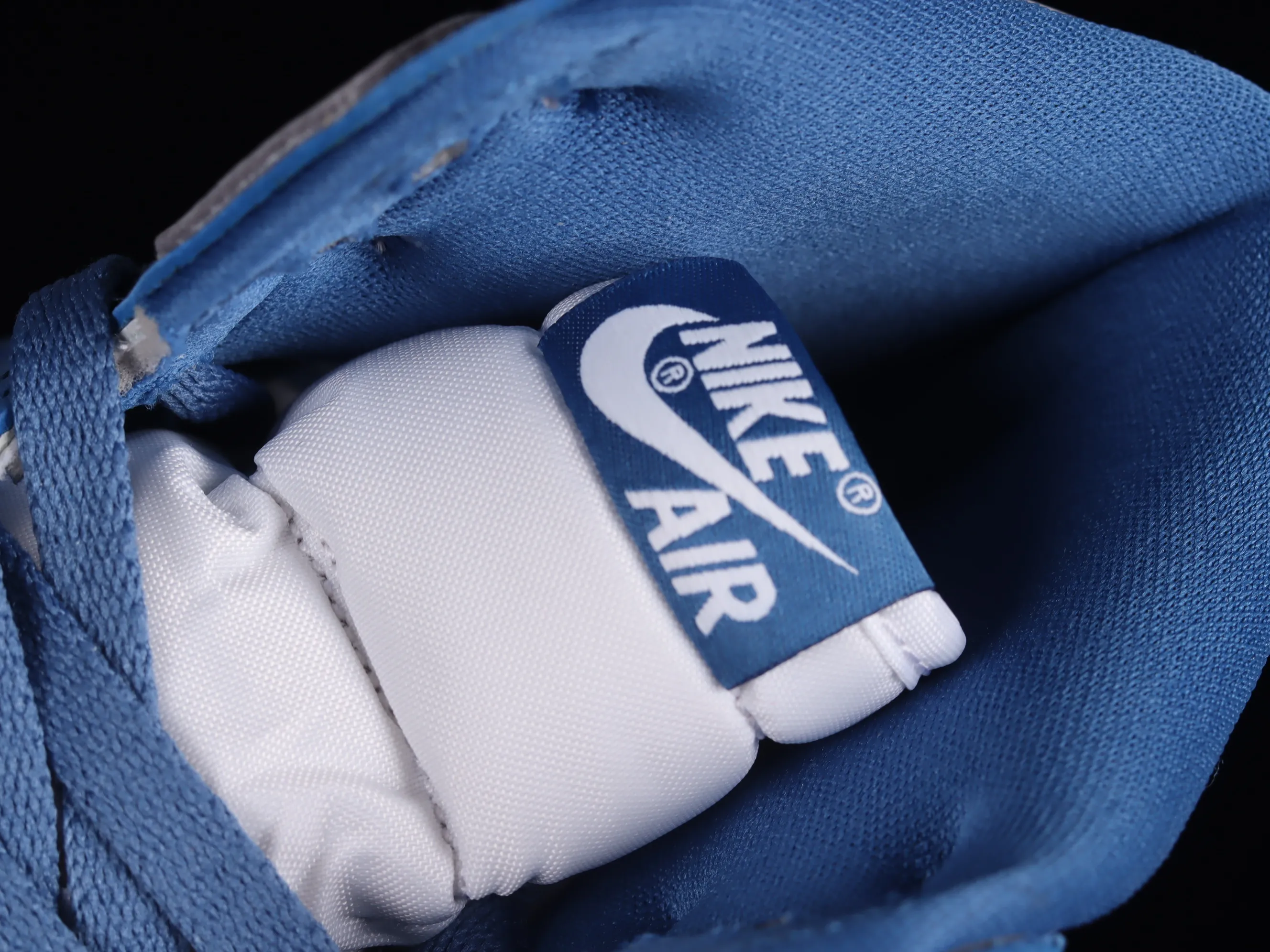 All categories Air Jordan Jordan series basketball shoes Air Jordan 1 High Pure original Air Jordan 1 High OG "True Blue" AJ1 Joe 1 white and blue color high-top basketball shoes DZ5485-410